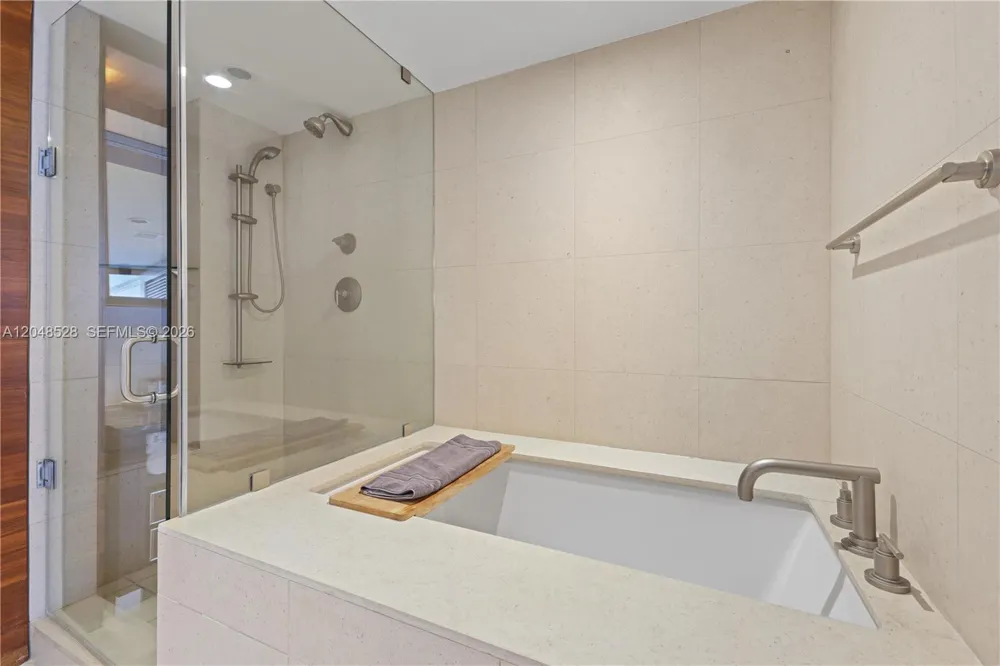 6801 Collins Ave #516 Miami Beach, FL 33141