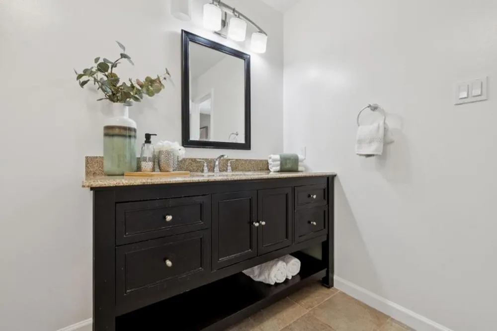 1101 Continentals Way #112 Belmont, CA 94002