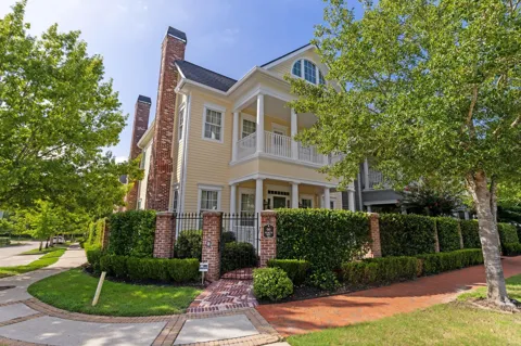 60 North Bay Boulevard