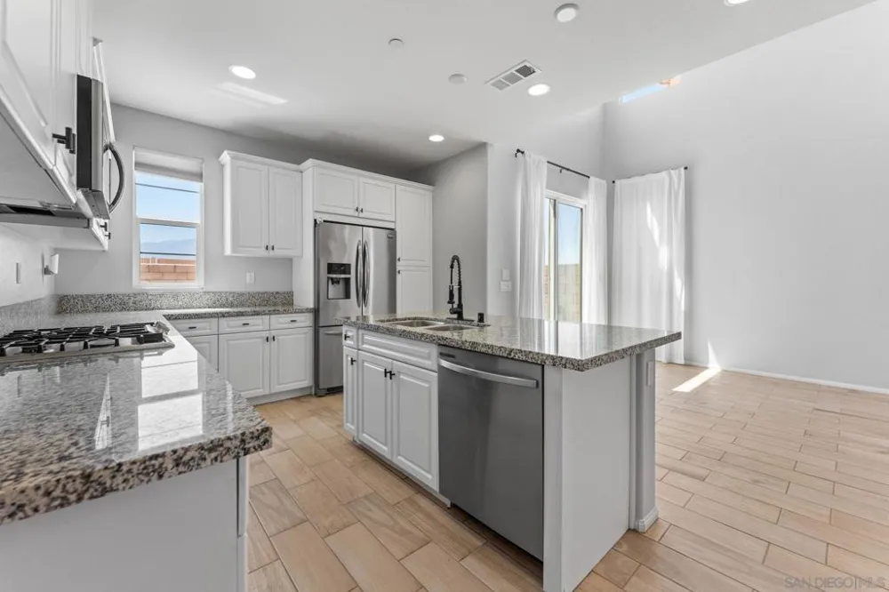 305 Paseo Gusto Palm Desert, CA 92211