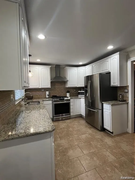 1341 CATALPA DRIVE Rochester City, MI 48307