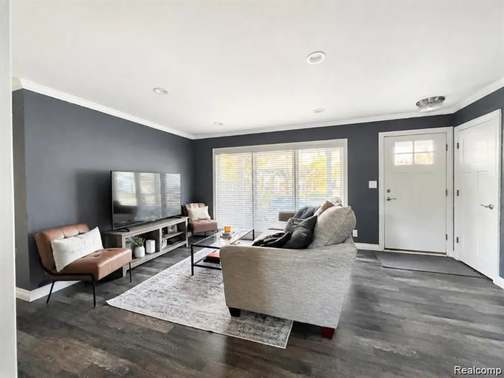 1341 CATALPA DRIVE Rochester City, MI 48307