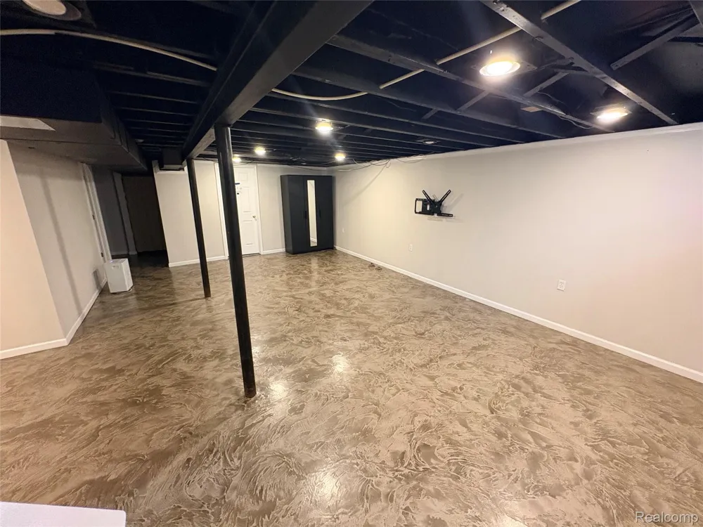1341 CATALPA DRIVE Rochester City, MI 48307