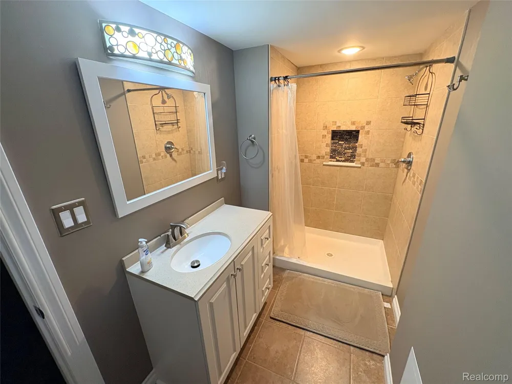 1341 CATALPA DRIVE Rochester City, MI 48307