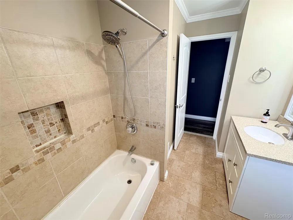 1341 CATALPA DRIVE Rochester City, MI 48307