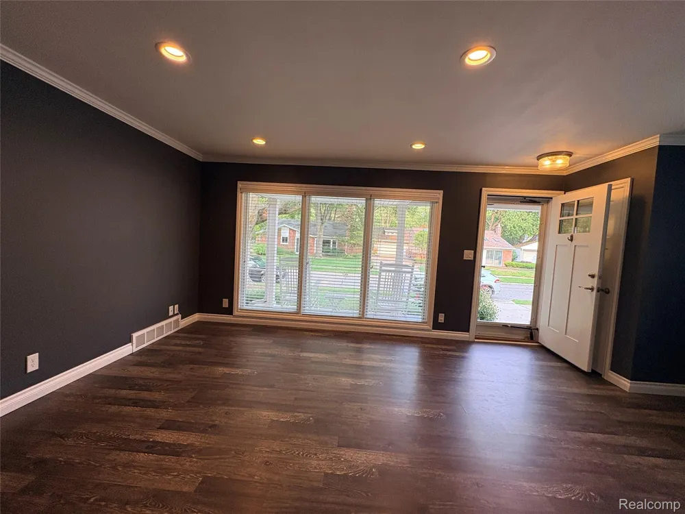 1341 CATALPA DRIVE Rochester City, MI 48307