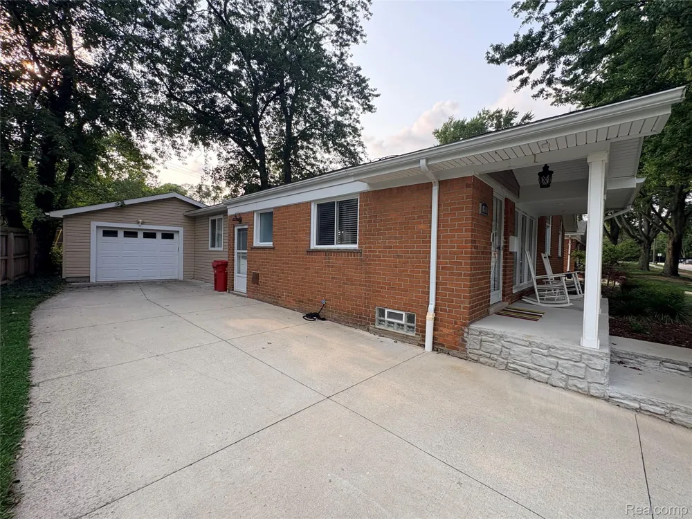 1341 CATALPA DRIVE Rochester City, MI 48307