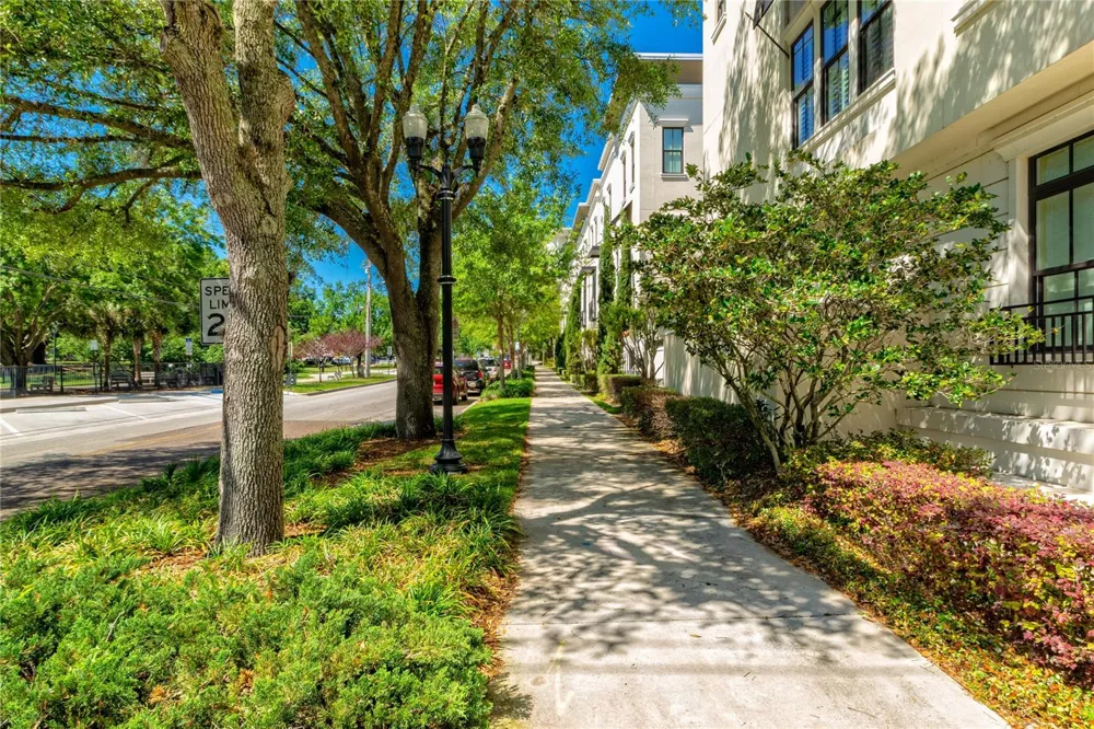 653 E JACKSON STREET Orlando, FL 32801