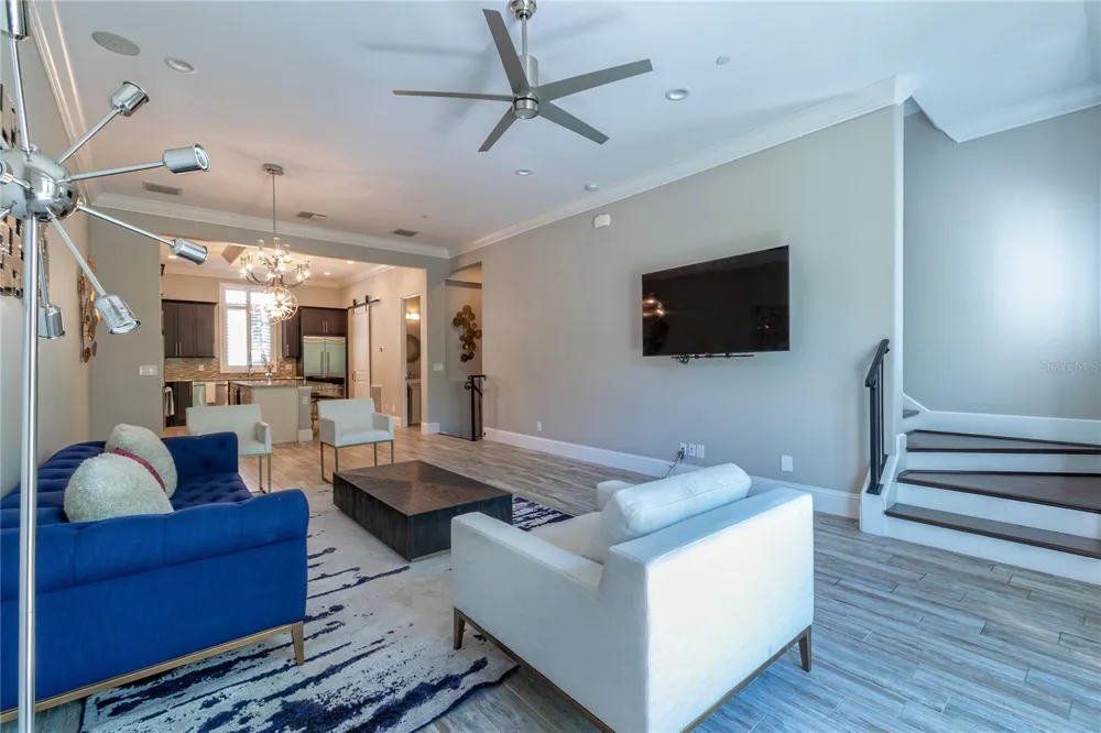 653 E JACKSON STREET Orlando, FL 32801