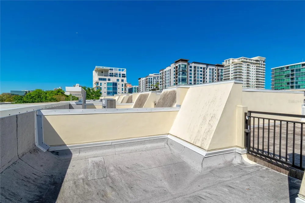 653 E JACKSON STREET Orlando, FL 32801
