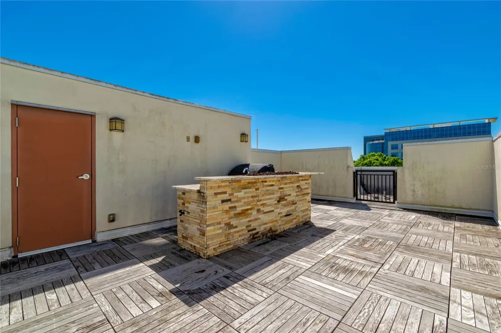 653 E JACKSON STREET Orlando, FL 32801