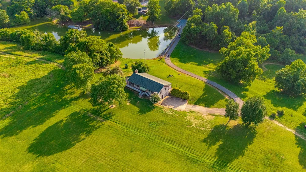 825 Harsh Ln Castalian Springs, TN 37031