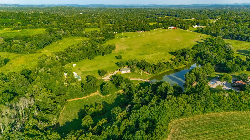 825 Harsh Ln Castalian Springs, TN 37031