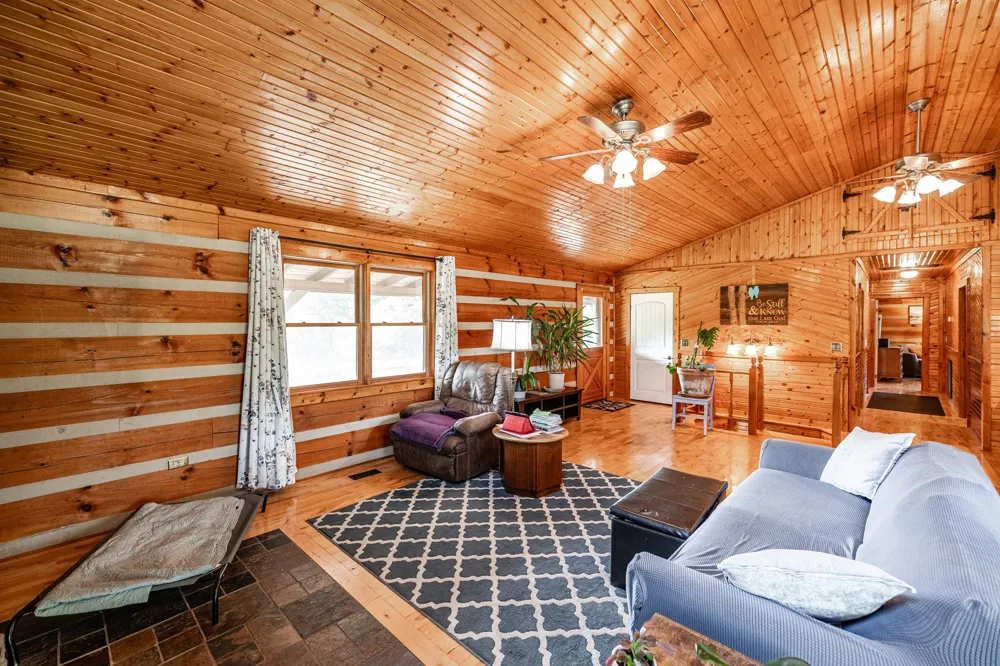 825 Harsh Ln Castalian Springs, TN 37031
