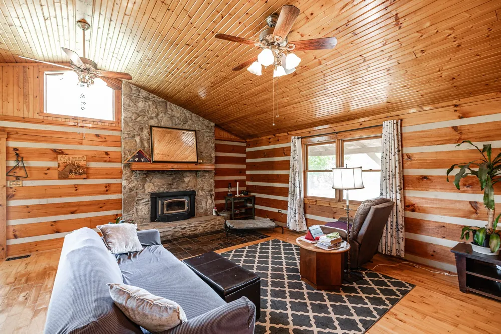 825 Harsh Ln Castalian Springs, TN 37031