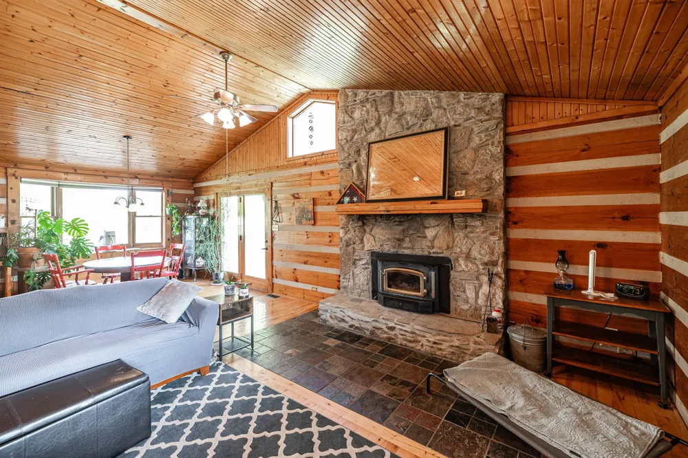 825 Harsh Ln Castalian Springs, TN 37031