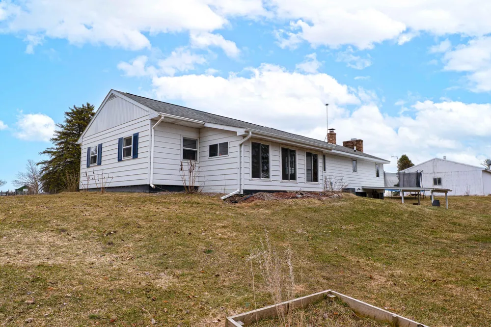 6740 S Eberhart Avenue Clare, MI 48617