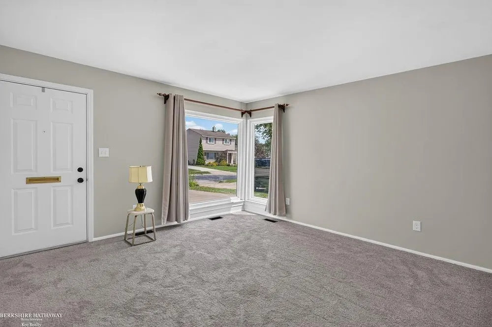 511 Kinross Avenue Clawson City, MI 48017