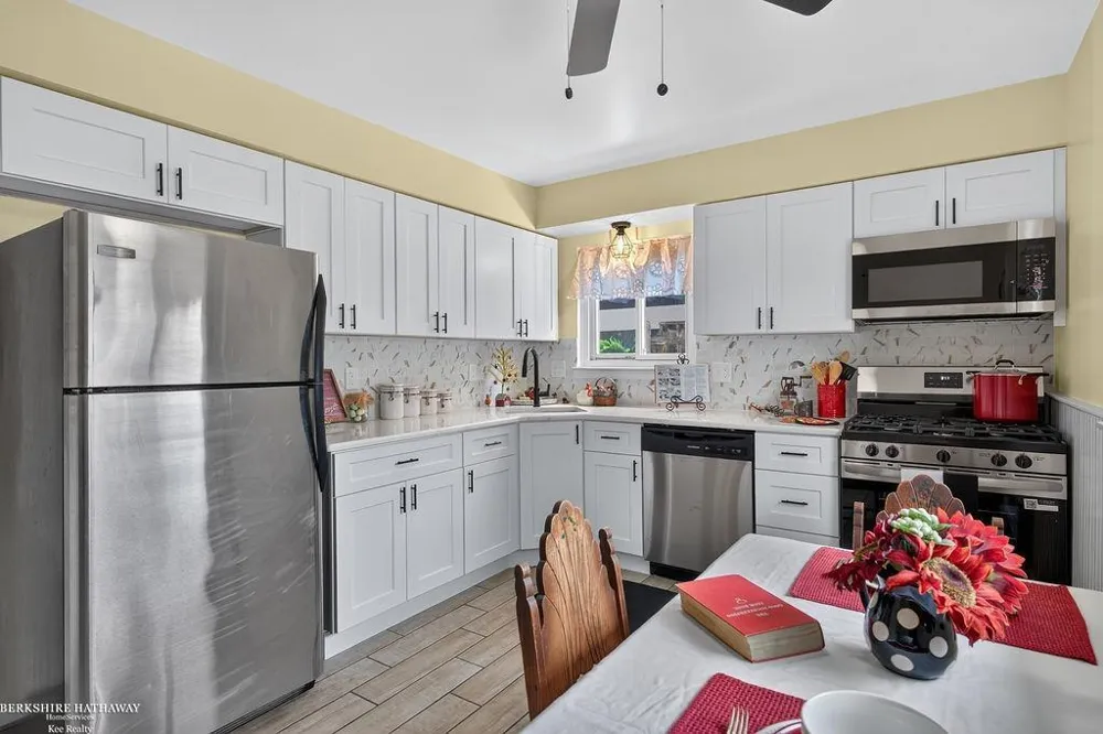 511 Kinross Avenue Clawson City, MI 48017