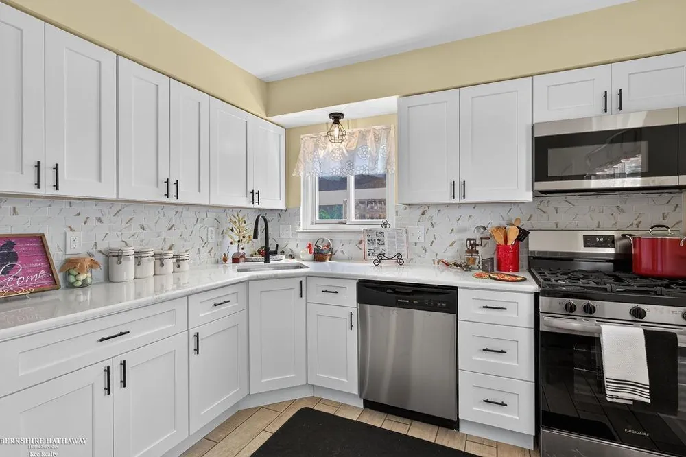 511 Kinross Avenue Clawson City, MI 48017