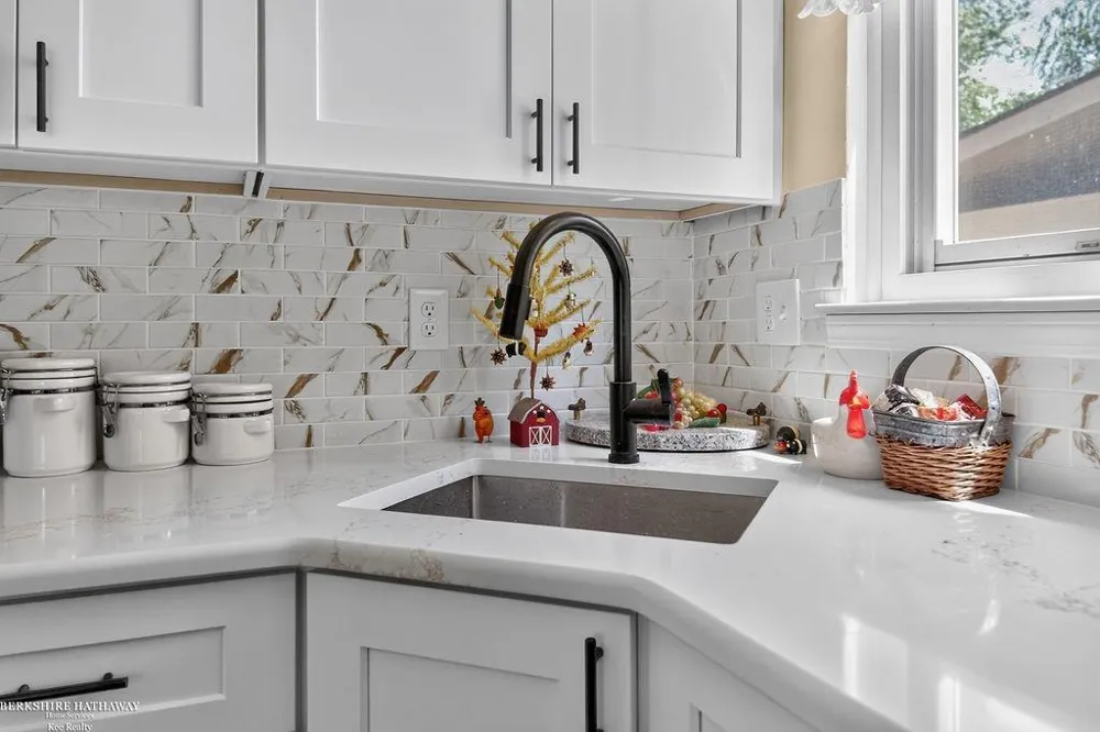 511 Kinross Avenue Clawson City, MI 48017