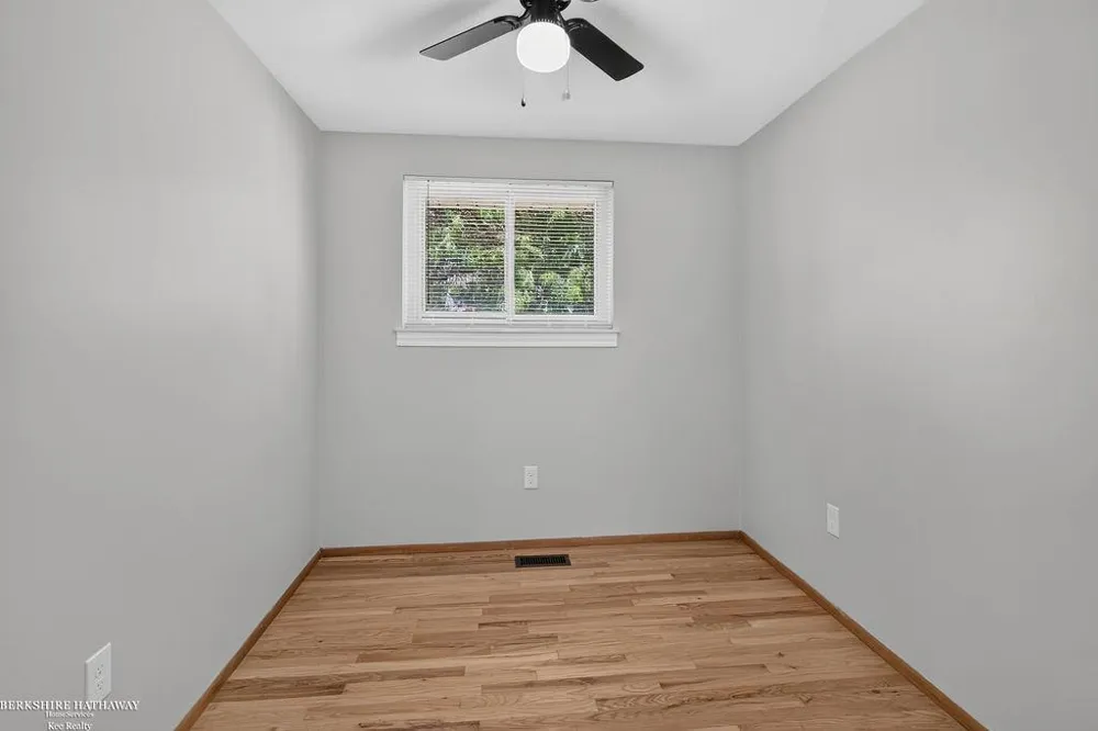 511 Kinross Avenue Clawson City, MI 48017