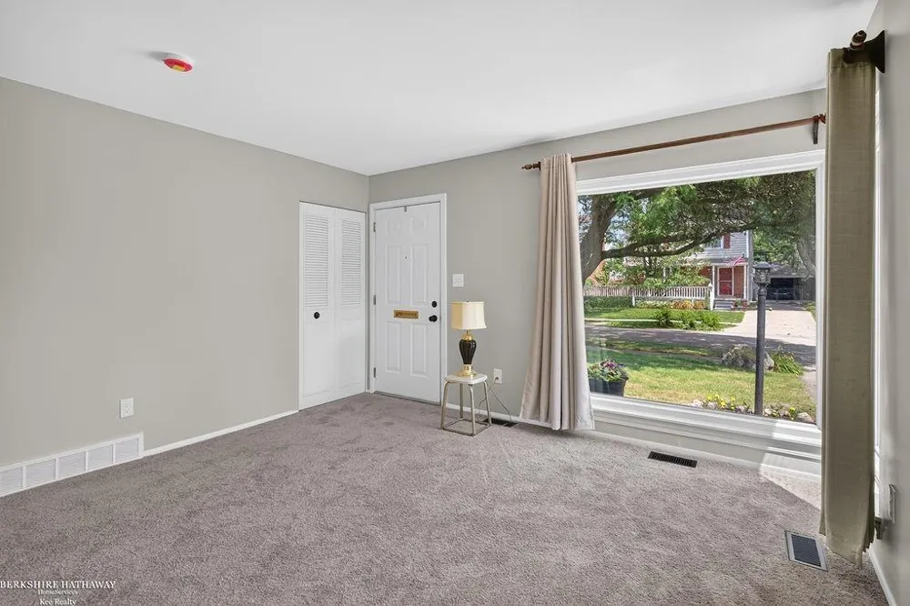 511 Kinross Avenue Clawson City, MI 48017