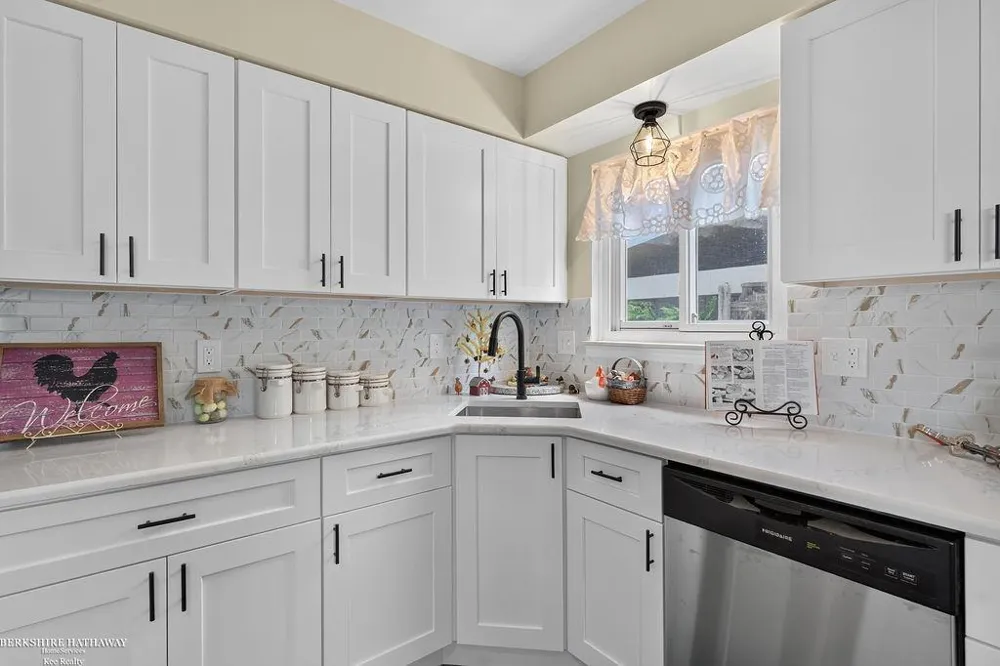 511 Kinross Avenue Clawson City, MI 48017