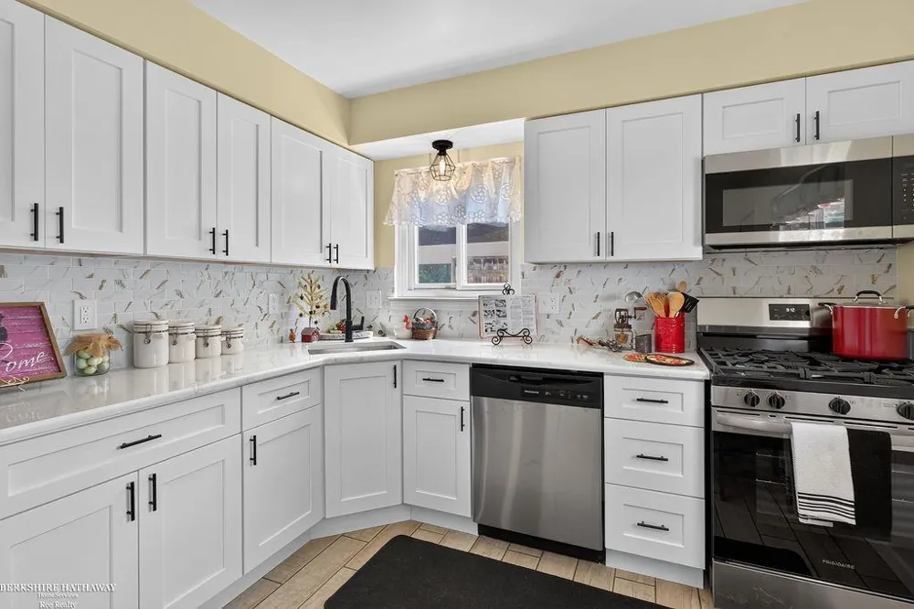 511 Kinross Avenue Clawson City, MI 48017