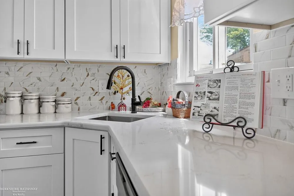 511 Kinross Avenue Clawson City, MI 48017