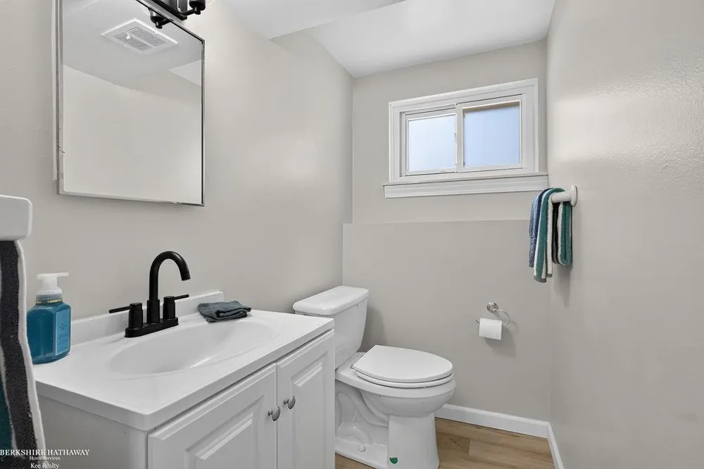 511 Kinross Avenue Clawson City, MI 48017