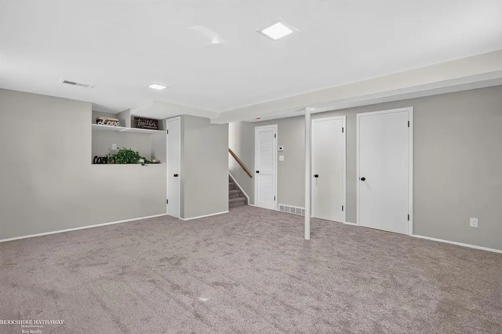 511 Kinross Avenue Clawson City, MI 48017