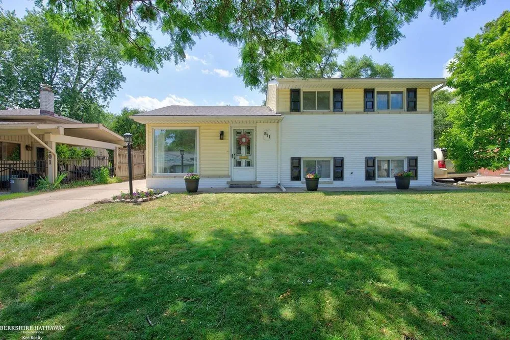 511 Kinross Avenue Clawson City, MI 48017