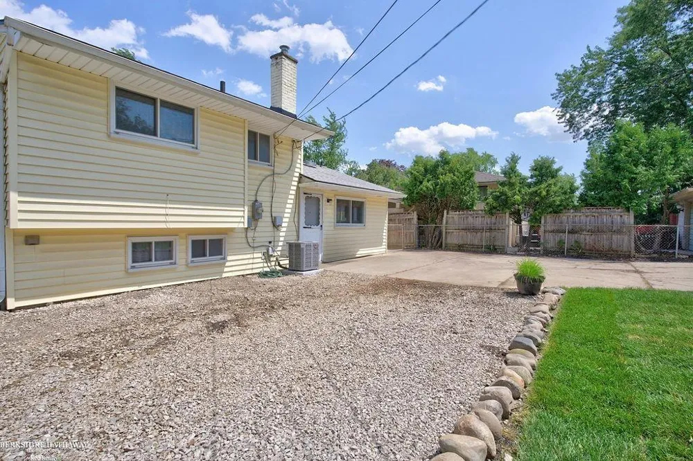 511 Kinross Avenue Clawson City, MI 48017