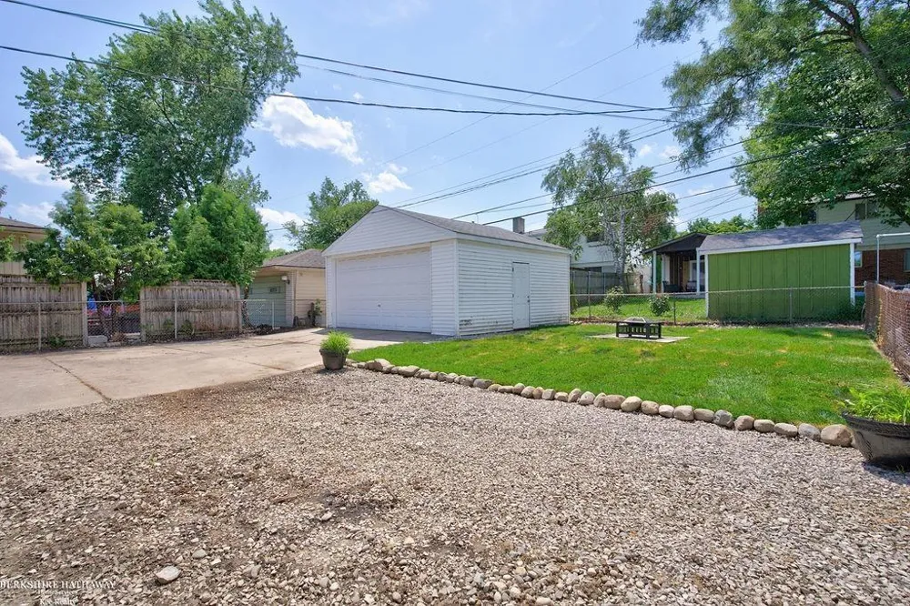511 Kinross Avenue Clawson City, MI 48017