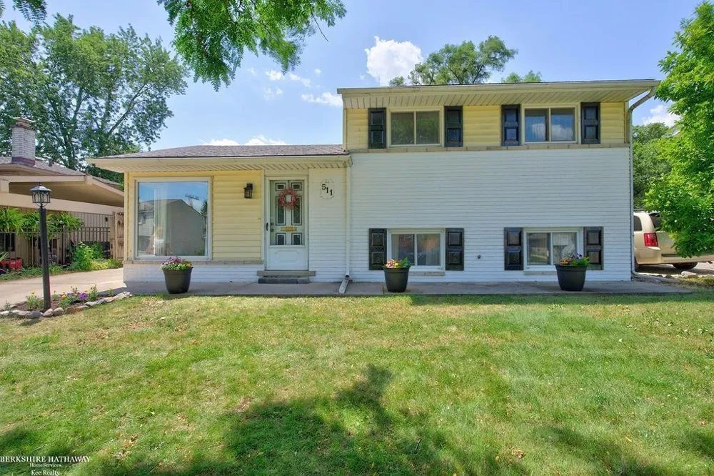 511 Kinross Avenue Clawson City, MI 48017