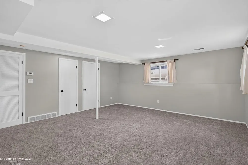 511 Kinross Avenue Clawson City, MI 48017