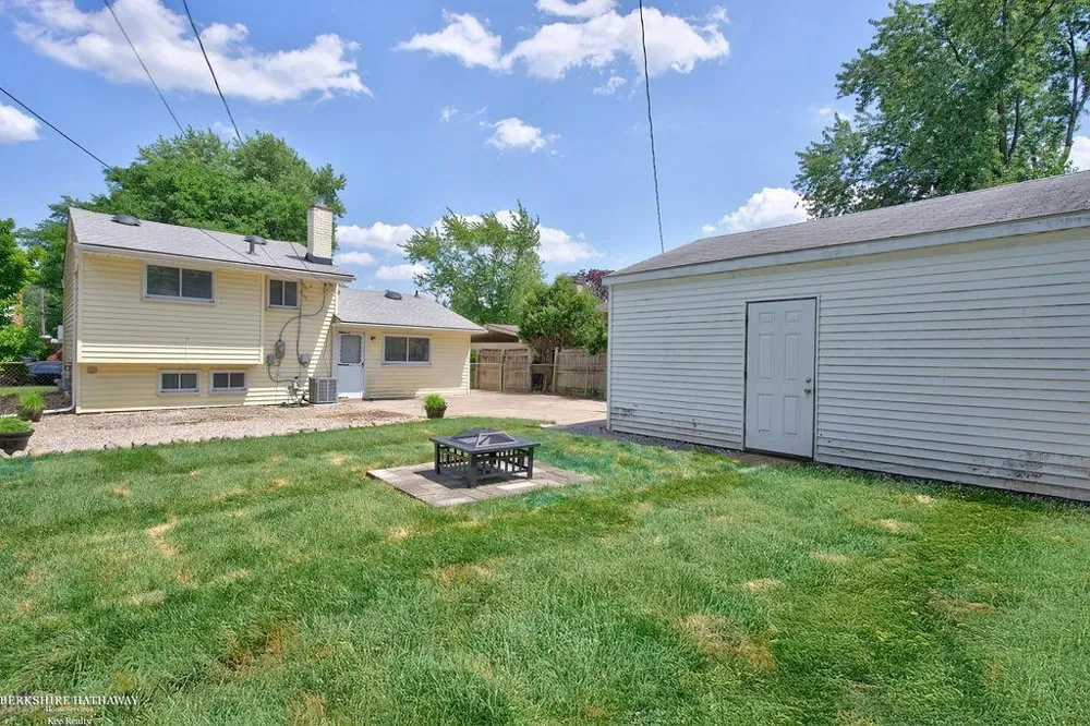 511 Kinross Avenue Clawson City, MI 48017