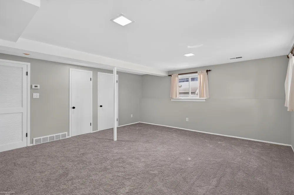 511 Kinross Avenue Clawson City, MI 48017