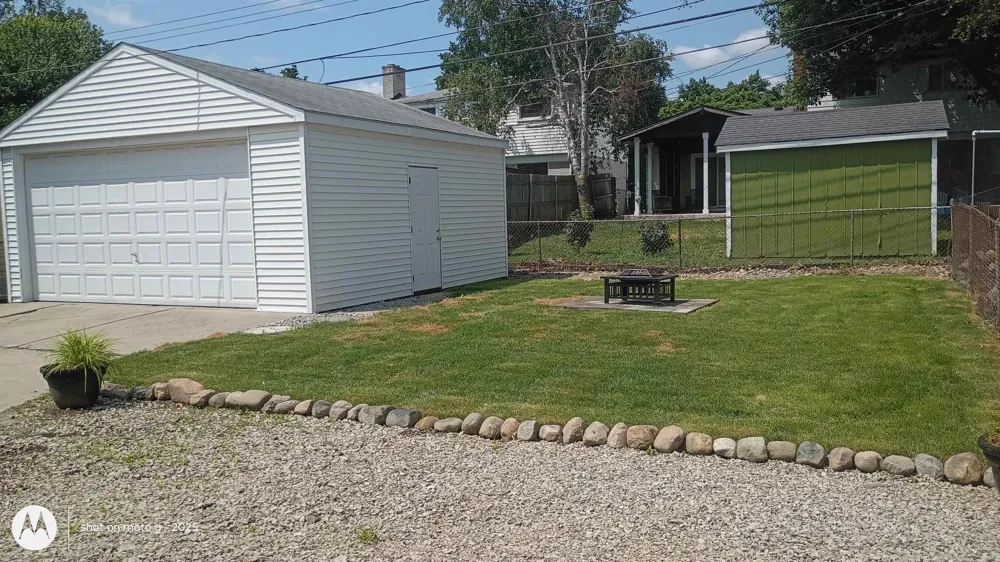 511 Kinross Avenue Clawson City, MI 48017