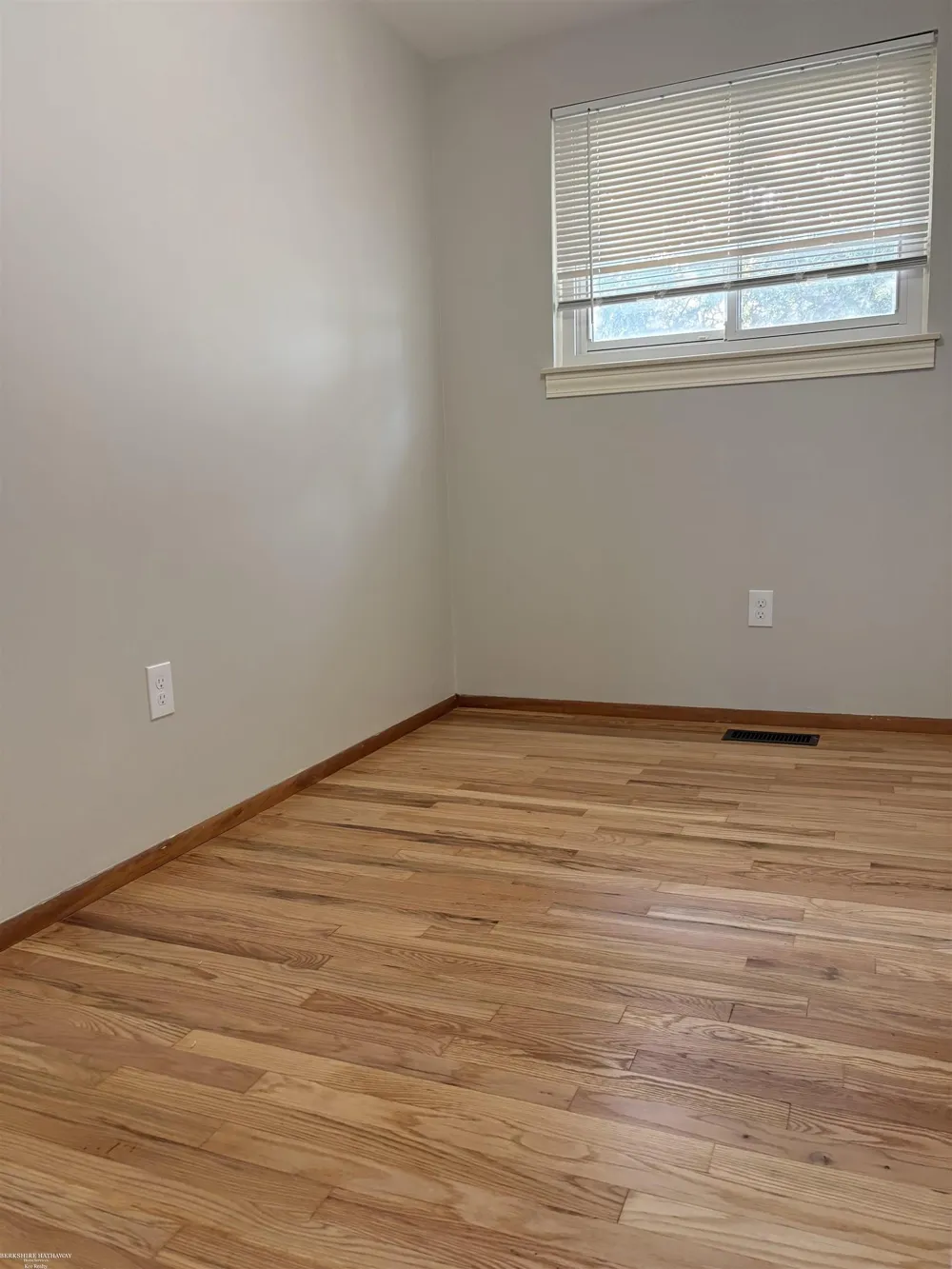 511 Kinross Avenue Clawson City, MI 48017
