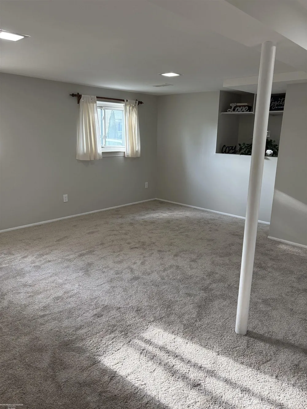 511 Kinross Avenue Clawson City, MI 48017