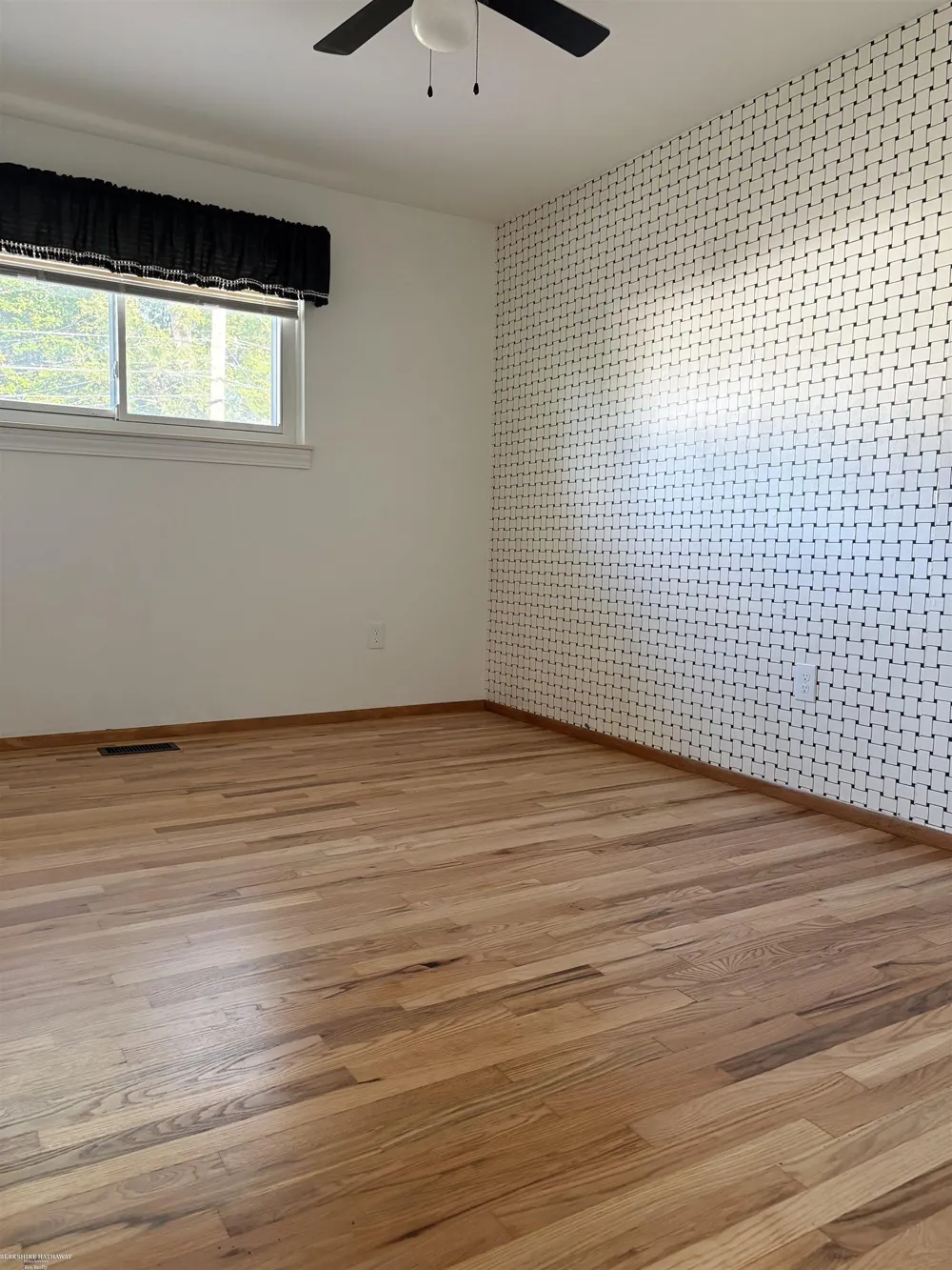 511 Kinross Avenue Clawson City, MI 48017