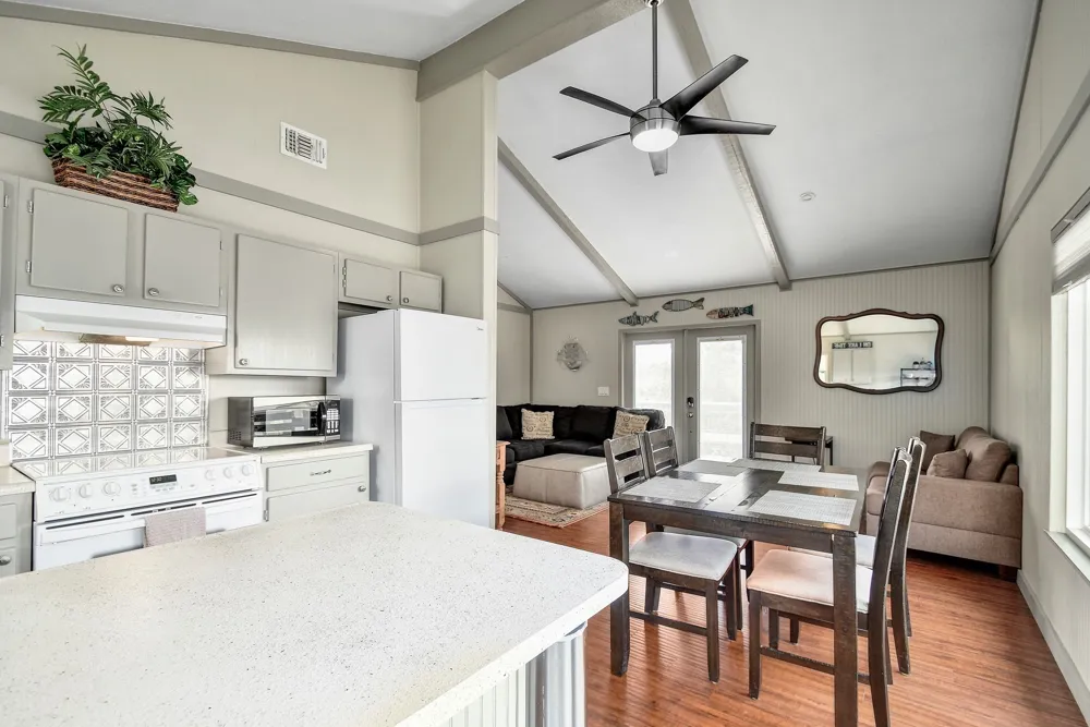 2591 Lakeshore Drive Canyon Lake, TX 78133