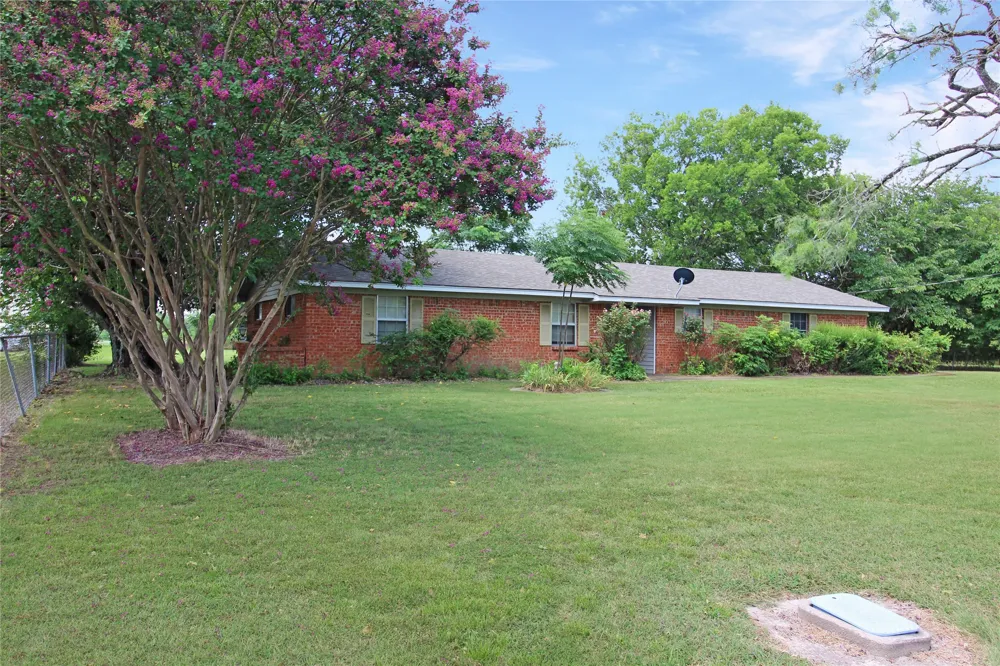 8769 S Fm 148 Scurry, TX 75158