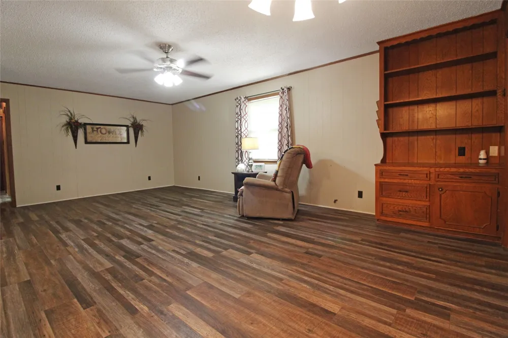 8769 S Fm 148 Scurry, TX 75158