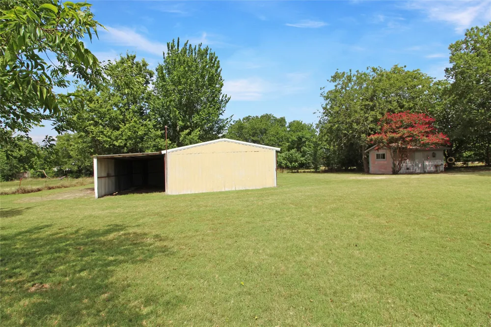 8769 S Fm 148 Scurry, TX 75158