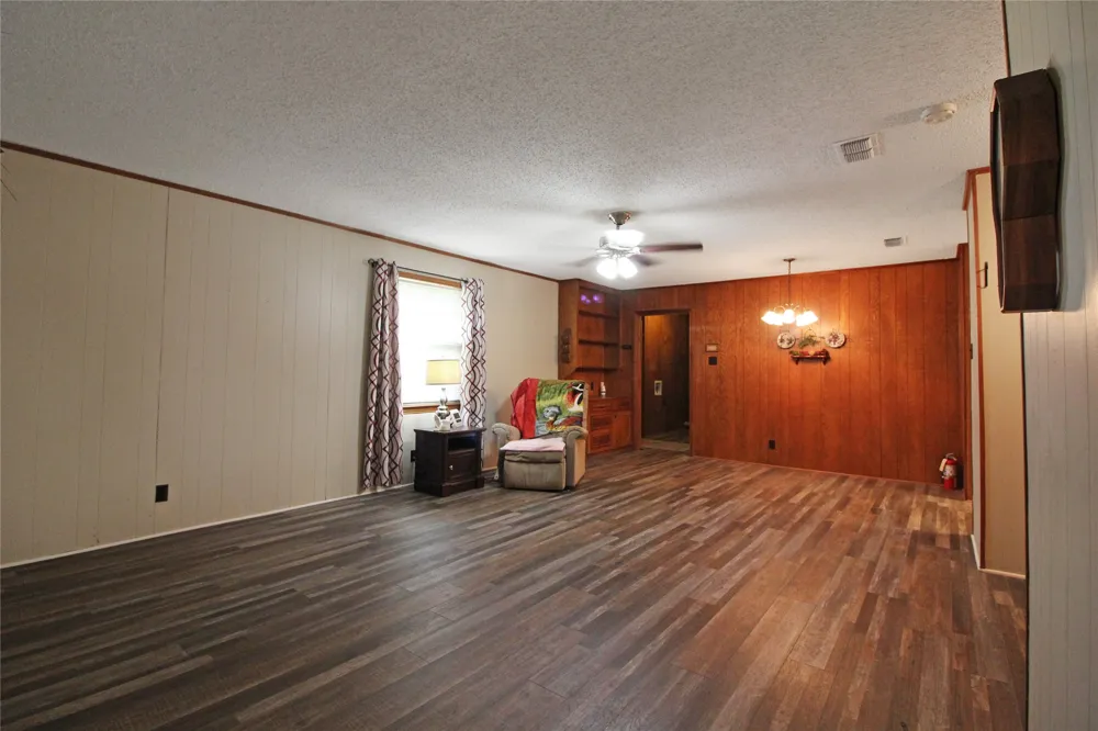 8769 S Fm 148 Scurry, TX 75158