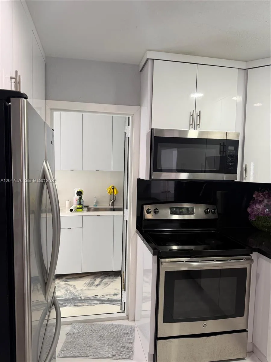 7525 Roosevelt St Hollywood, FL 33024