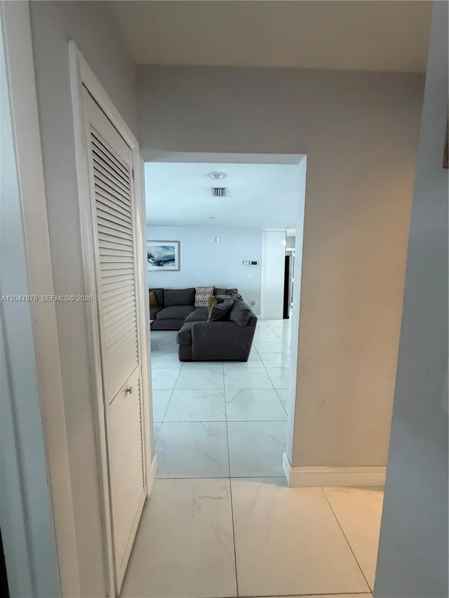 7525 Roosevelt St Hollywood, FL 33024